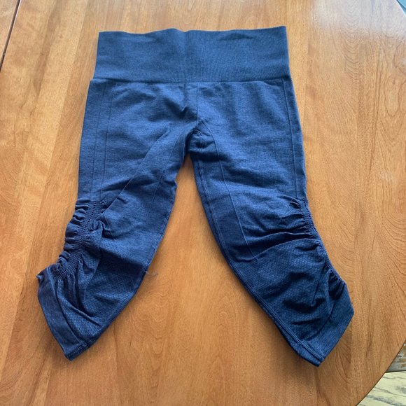 lululemon Taryn Toomey Awakening Crop size 4 - Picture 4 of 4